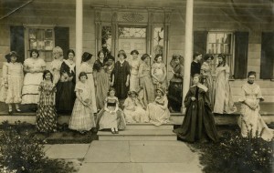 Historic reenactors at Lefferts House, Prospect Park (1938) 